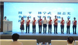 德勝釩鈦公司及董事長周平分獲“沙灣區(qū)優(yōu)秀民營企業(yè)”、“沙灣區(qū)優(yōu)秀民營企業(yè)家”榮譽